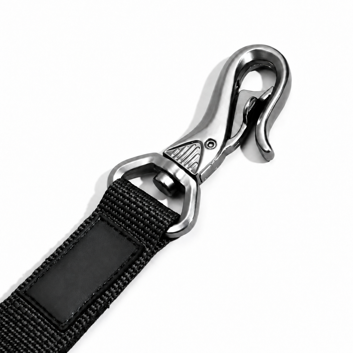 Ivory Black leash swivel clasp detail [PZ-908599739130-storefront-v2-black-clasp]
