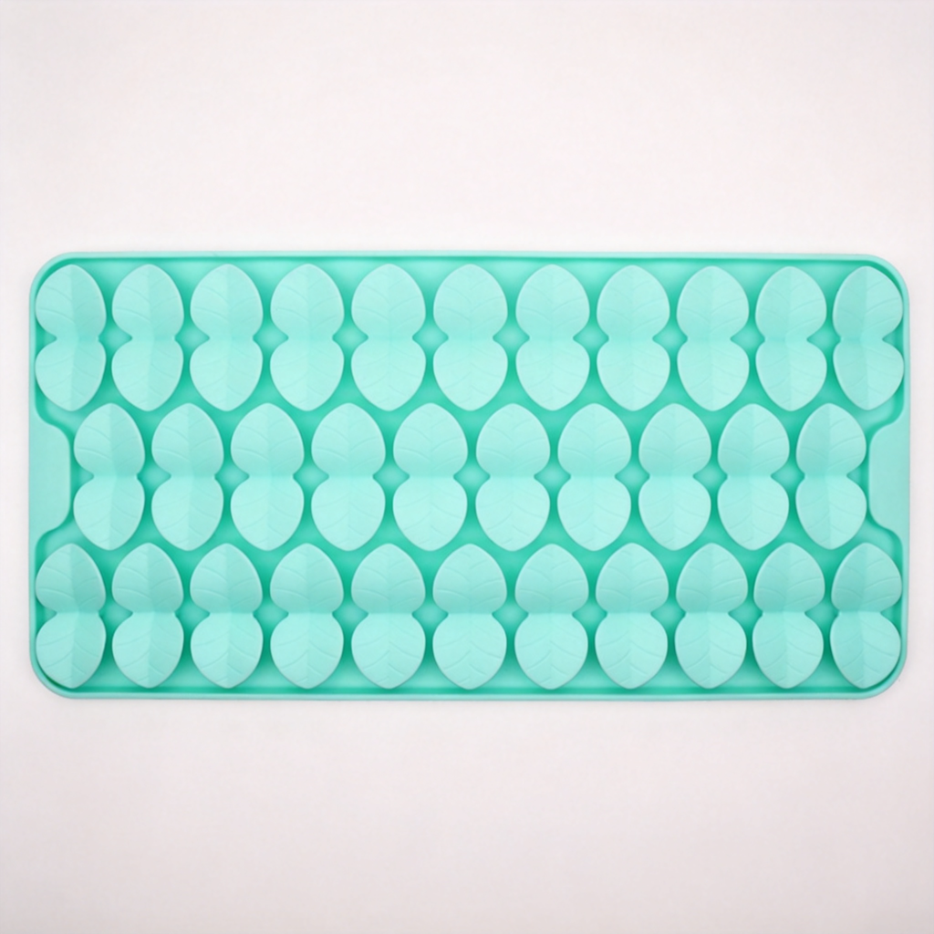 Silicone Leaf-Shaped Dog Feeding Mat - product image 2 [PZ-693492124984-localized-2]